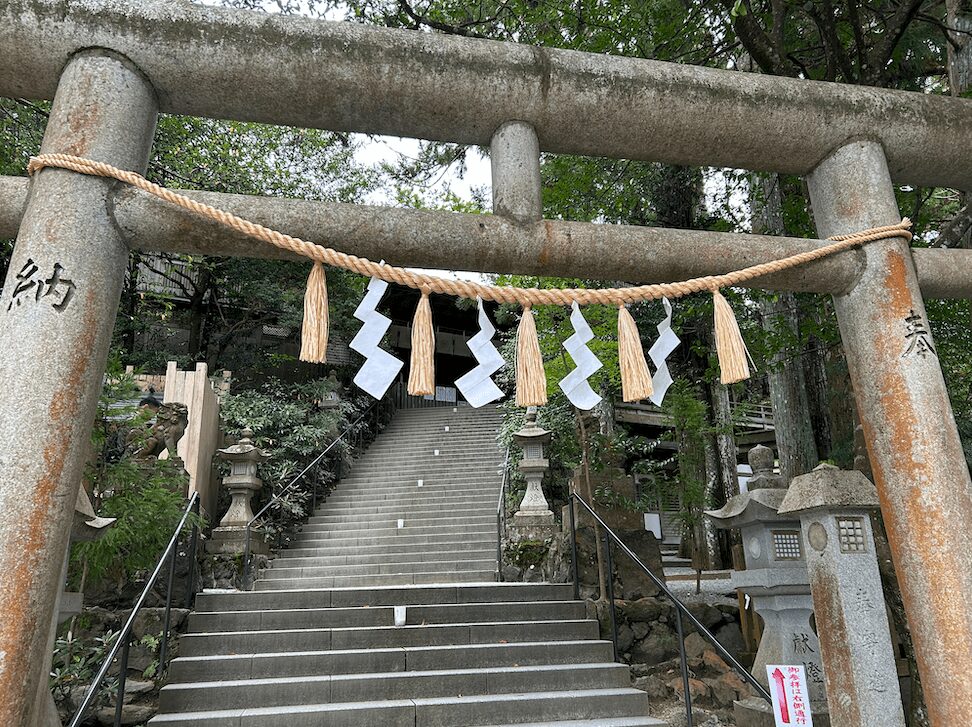 天河大弁財天社の拝殿（引きの写真）