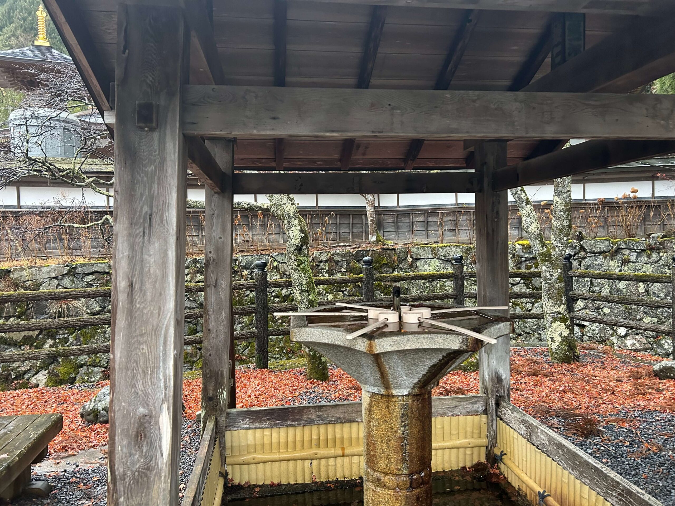 高野山奥之院 手水舎 参拝前に心と手を清める