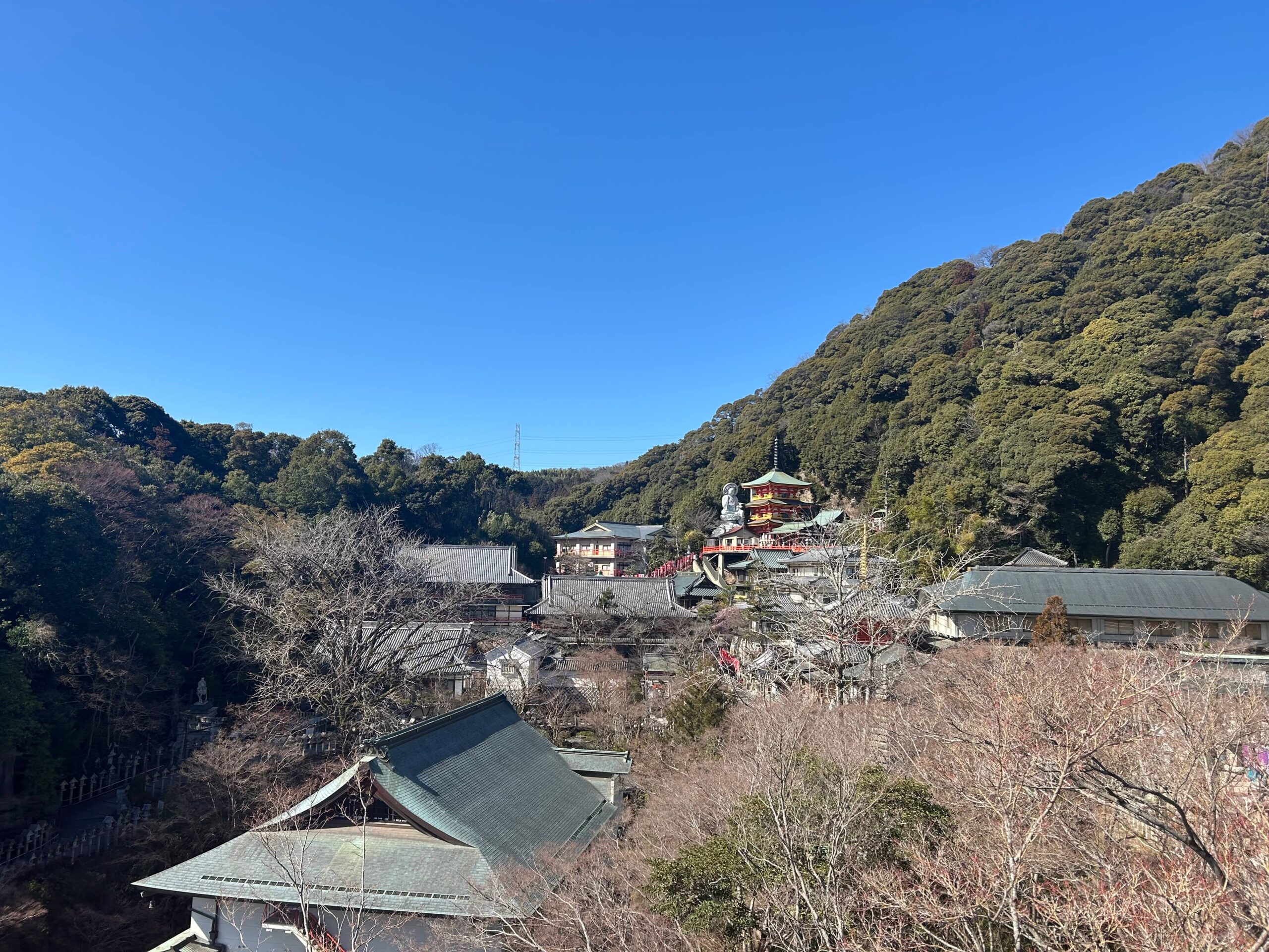 本堂舞台造りからの朝護孫子寺の眺望